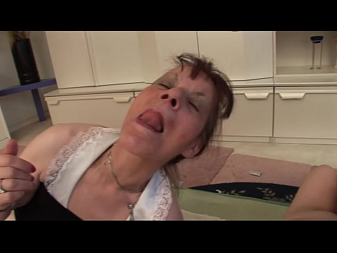 ❤️ Due nonne e un nonno fanno una cosa a tre ️❌ Video di sesso al it.passionateembracespotlight.ru ❌❤