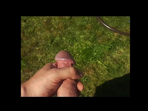 ❤️ Hot hottie si fa scopare la figa rosa e sborra con uno squirt in un giardino estivo ️❌ Video di sesso al it.passionateembracespotlight.ru ❌❤