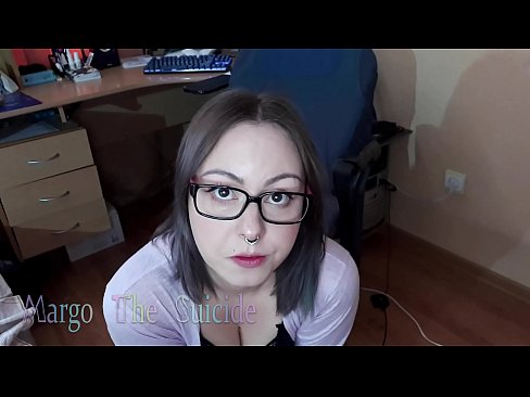 ❤️ Ragazza sexy con gli occhiali succhia il dildo profondamente sulla macchina fotografica ️❌ Video di sesso al it.passionateembracespotlight.ru ❌❤