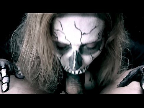 ❤️ Ragazza demone che succhia il cazzo con la sua bocca nera e ingoia lo sperma ️❌ Video di sesso al it.passionateembracespotlight.ru ❌❤