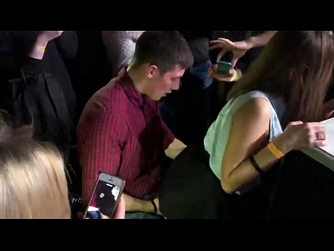 ❤️ Sesso reale in un nightclub russo. Ragazza russa di 18 anni nell'ano e nella vagina scopata in un nightclub ️❌ Video di sesso al it.passionateembracespotlight.ru ❌❤